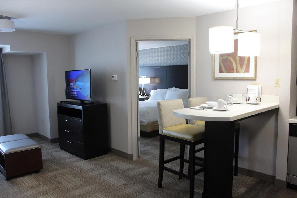 Staybridge Suites Miamisburg an IHG Hotel - image 3