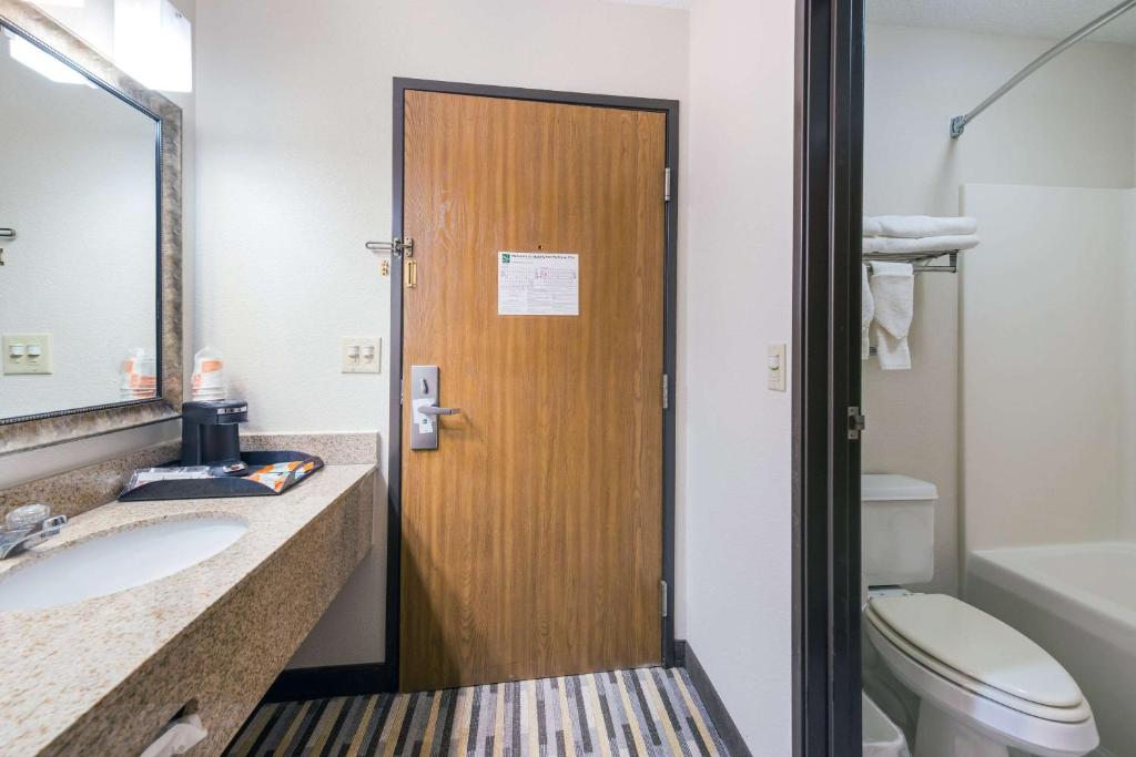 Quality Inn - Michigan City IN - image 3