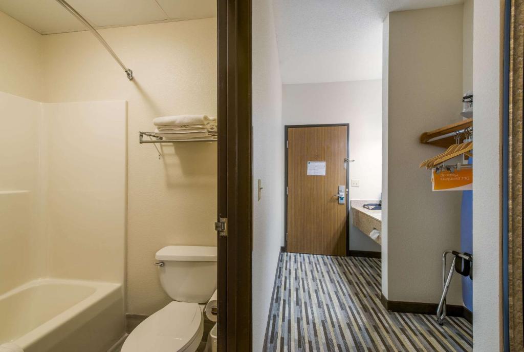 Quality Inn - Michigan City IN - image 6