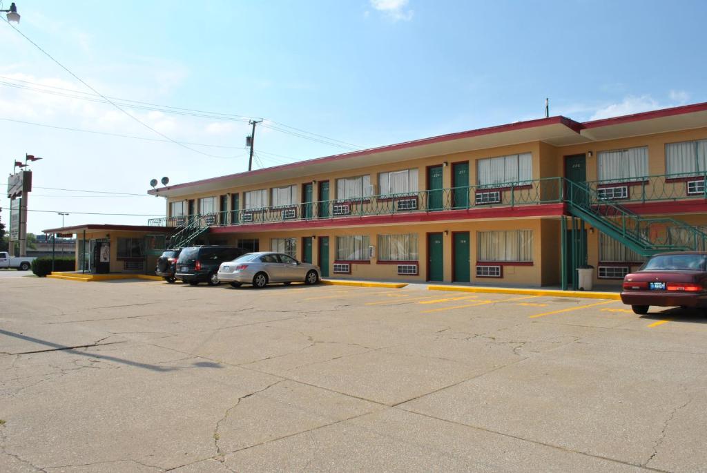 Travel Inn Motel Michigan City - image 2