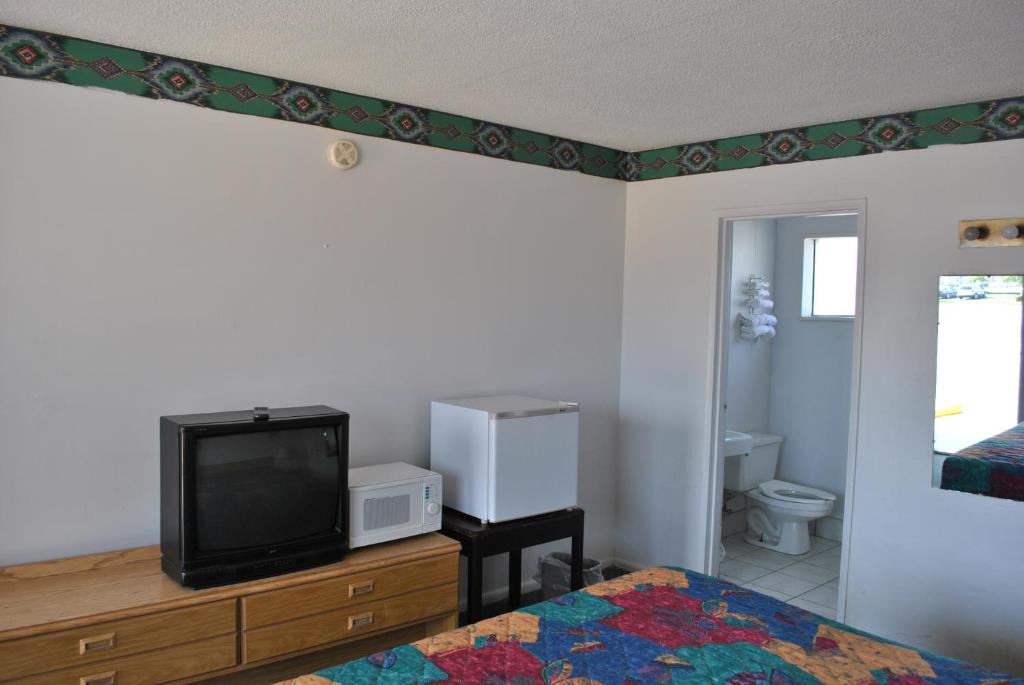 Travel Inn Motel Michigan City - image 3