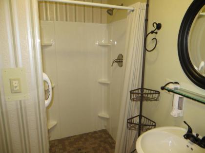 Cool Springs Inn - image 13
