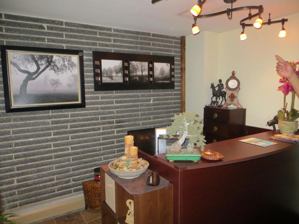 Cool Springs Inn - image 5