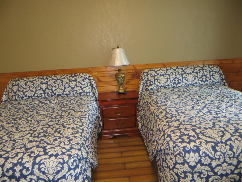 Cool Springs Inn - image 6