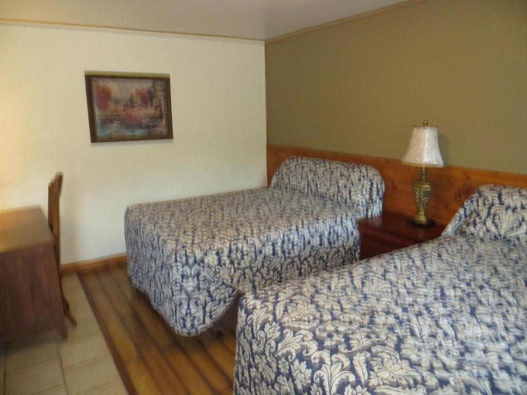 Cool Springs Inn - image 7