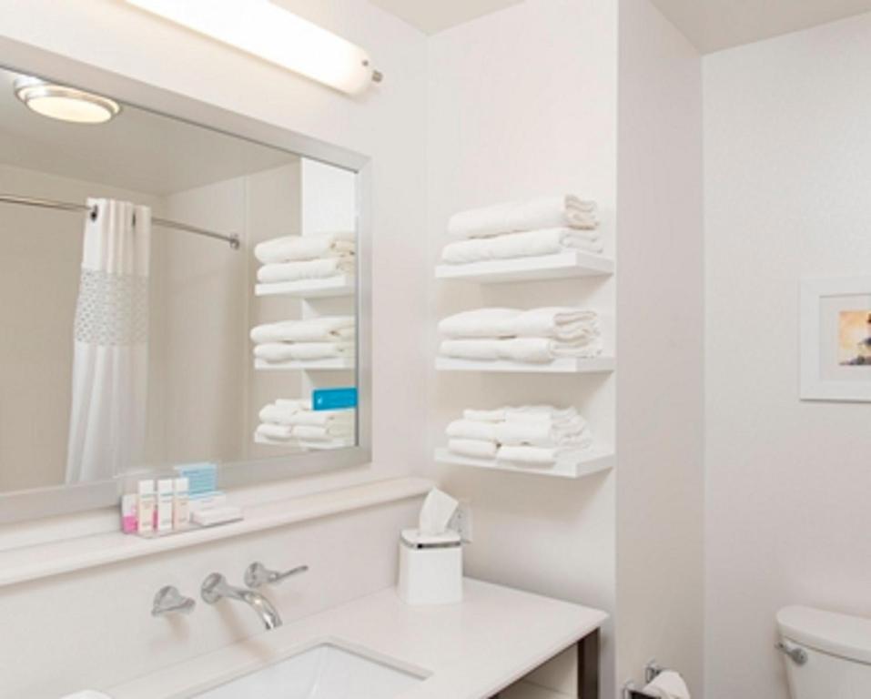 Hampton Inn and Suites Michigan City - image 2