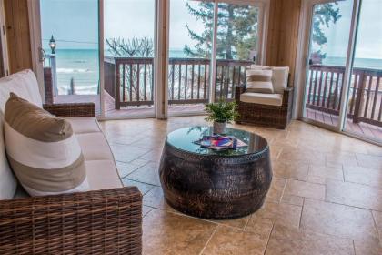 Endless Summer - Large Home with views of the lake Sleeps 16 plus Hot Tub - image 10