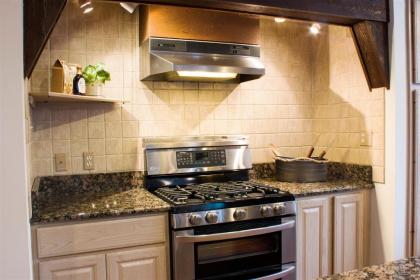 Endless Summer - Large Home with views of the lake Sleeps 16 plus Hot Tub - image 11