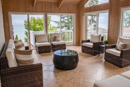 Endless Summer - Large Home with views of the lake Sleeps 16 plus Hot Tub - image 12