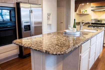 Endless Summer - Large Home with views of the lake Sleeps 16 plus Hot Tub - image 15