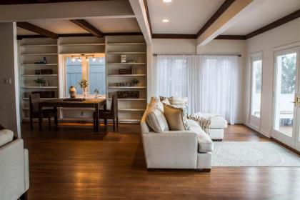 Endless Summer - Large Home with views of the lake Sleeps 16 plus Hot Tub - image 6