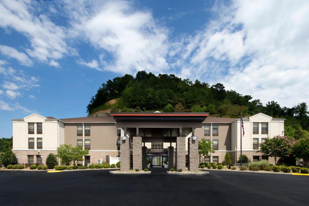 Holiday Inn Express Middlesboro an IHG Hotel - main image