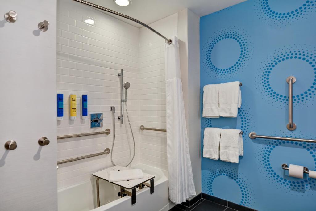 Tru By Hilton Middletown - image 3