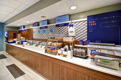 Holiday Inn Express Newport North - Middletown an IHG Hotel - image 19