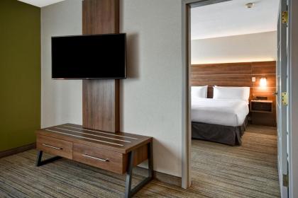 Holiday Inn Express Newport North - Middletown an IHG Hotel - image 2