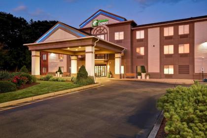 Holiday Inn Express Newport North - Middletown an IHG Hotel - image 21