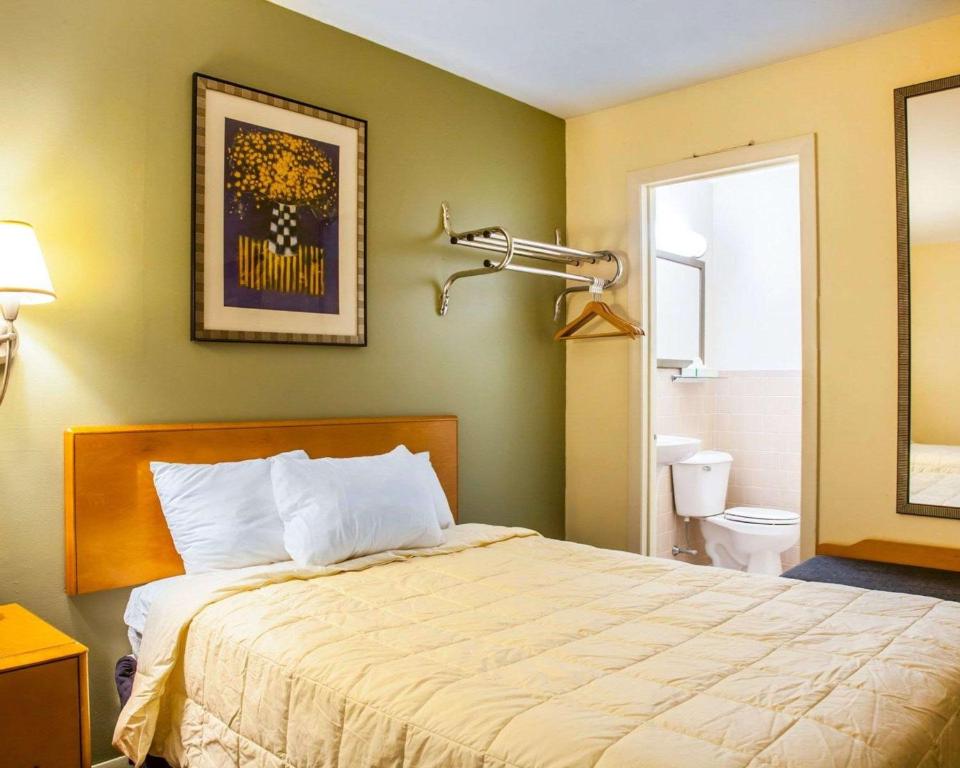 Rodeway Inn Middletown - image 5