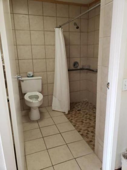 Executive Inn - image 4