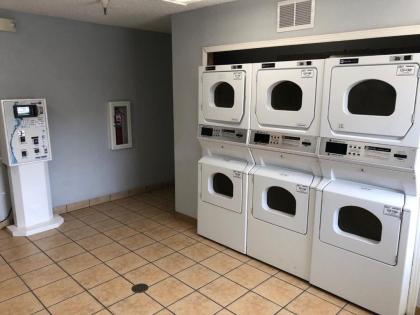 InTown Suites Extended Stay Salt Lake City UT - Midvale - image 3
