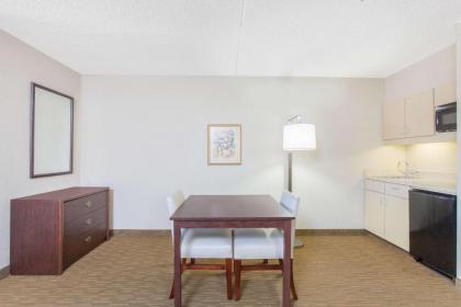 Hawthorn Suites Midwest City - image 8