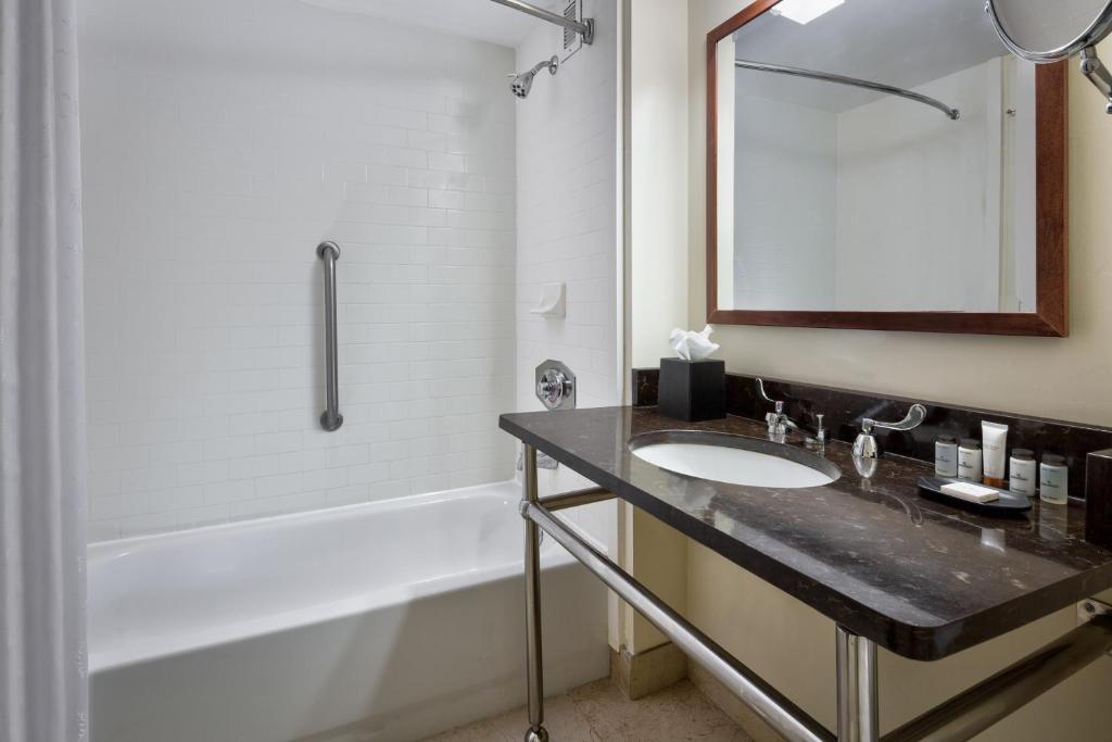 Sheraton Hotel Midwest City at the Reed Conference Center - image 7