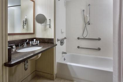Sheraton Hotel Midwest City at the Reed Conference Center - image 9