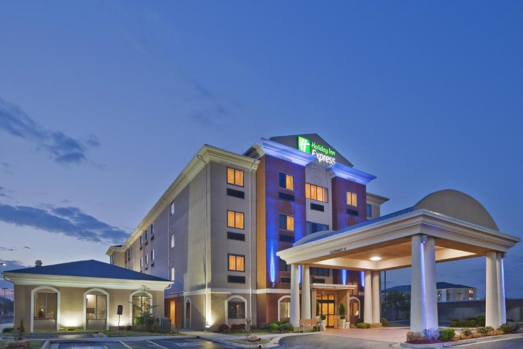 Holiday Inn Express & Suites Midwest City an IHG Hotel - main image