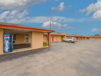 Travelers Inn Midwest City - image 3