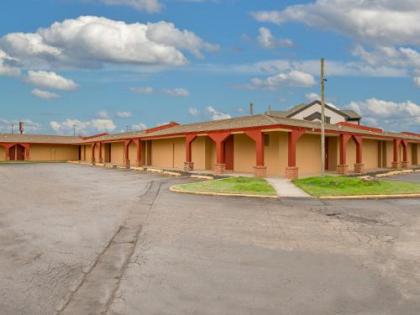 Travelers Inn Midwest City - image 5