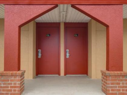 Travelers Inn Midwest City - image 6