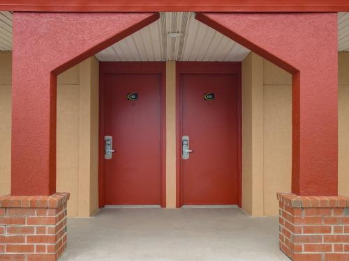 Travelers Inn Midwest City - image 6
