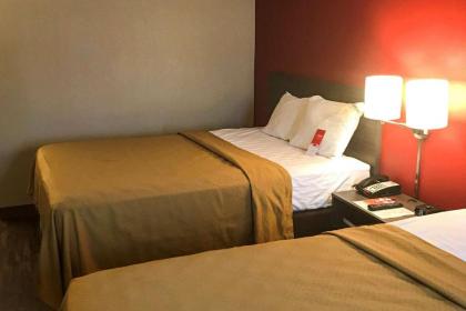 Econo Lodge - image 13