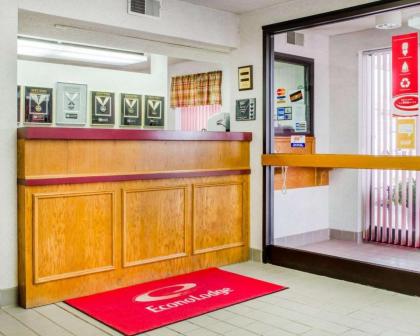 Econo Lodge - image 3