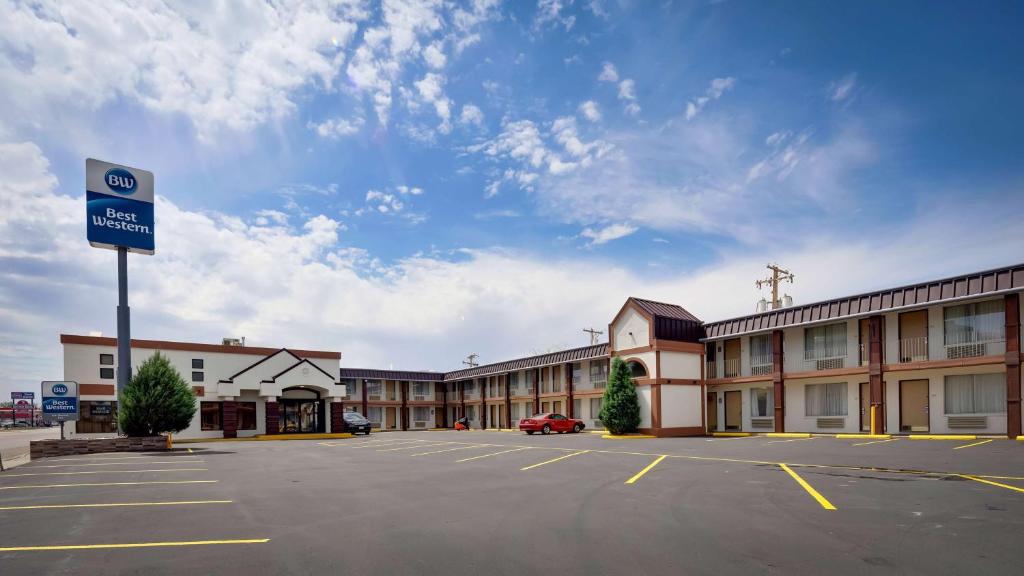 Best Western War Bonnet Inn - image 2
