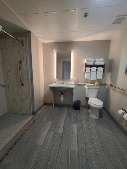 Comfort Inn - image 12