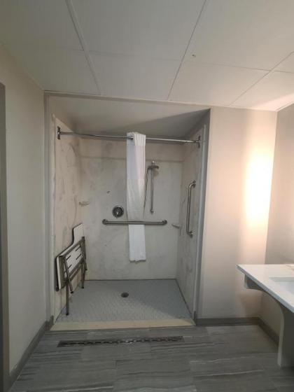 Comfort Inn - image 15