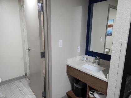 Comfort Inn - image 4