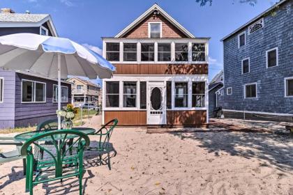 Beachfront Cottage with Porch on Long Island Sound milford