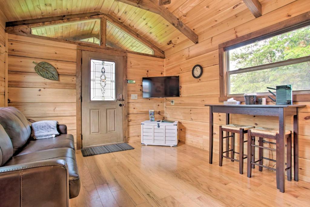Mill Spring Cabin Near Parker-Binns Winery! - main image