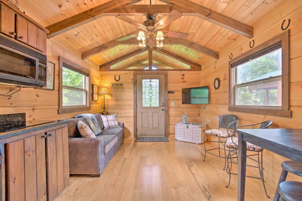 Cabin in Mill Spring Near Parker-Binns Winery - main image