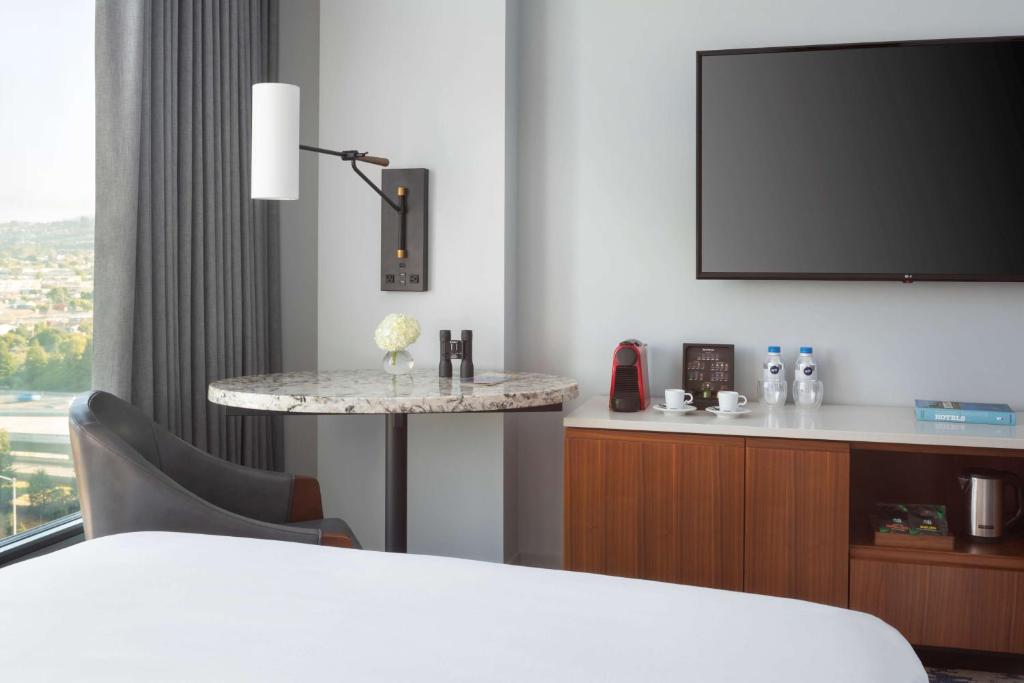 Grand Hyatt at SFO - image 7