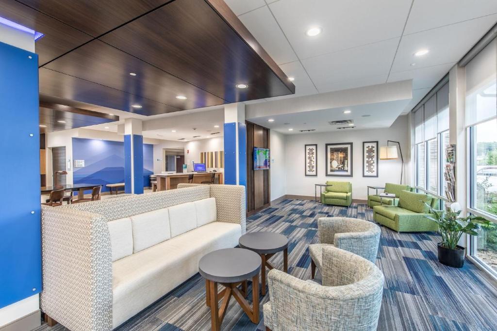 Holiday Inn Express & Suites - Milledgeville an IHG Hotel - image 3