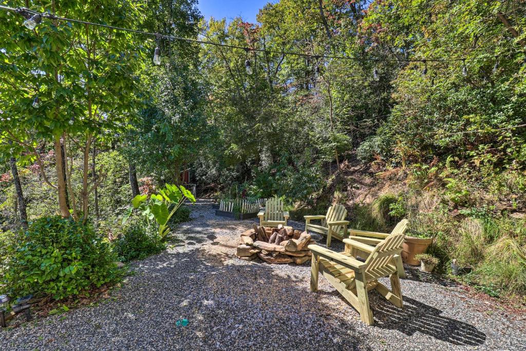 Mills River Forest Home Deck and Mountain View - image 3