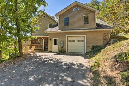 Mills River Forest Home Deck and Mountain View - image 6