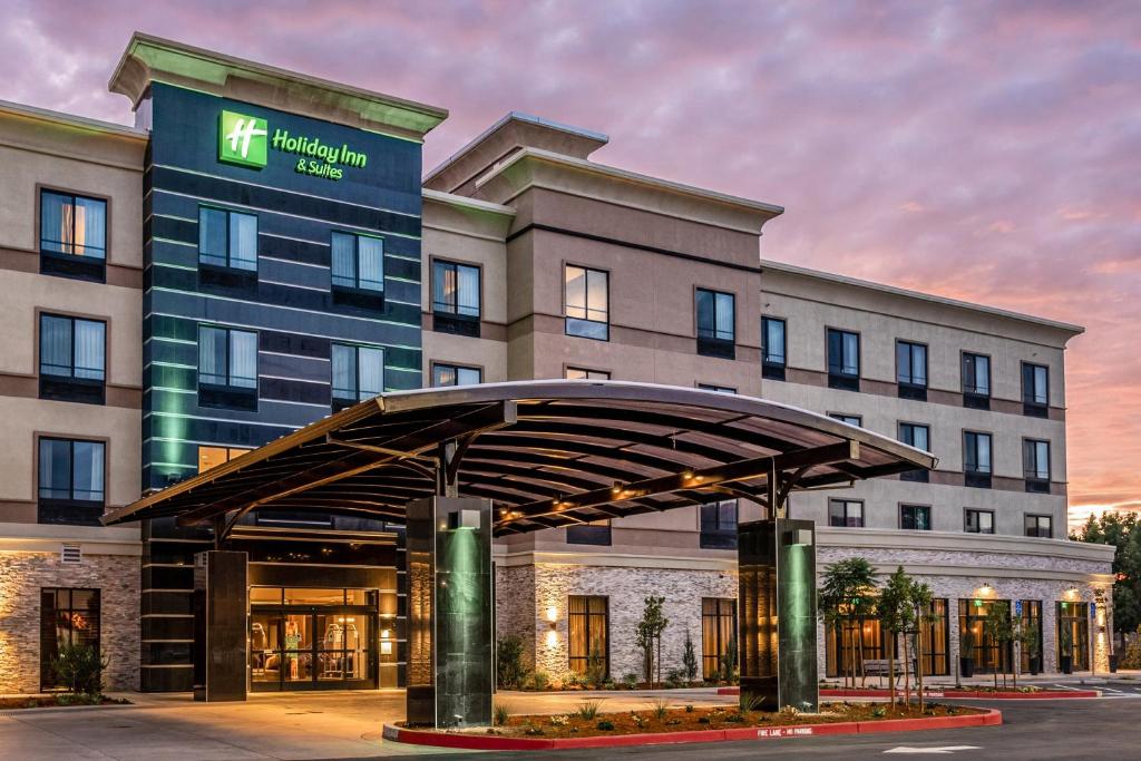 Holiday Inn Hotel & Suites Silicon Valley – Milpitas an IHG Hotel - main image