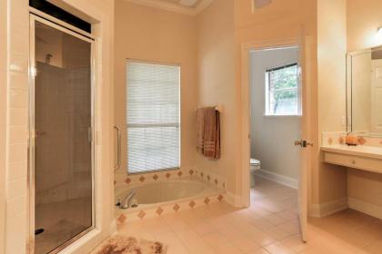 Spacious Milton House with Porch - on Golf Course! - image 10