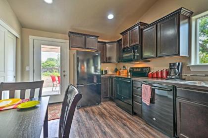 Newly-Built Home Near Wineries and Blue Mountains - image 11