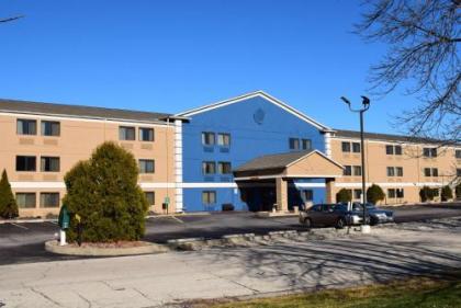 La Quinta Inn by Wyndham Milwaukee Glendale Hampton Ave - image 4