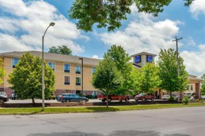 Sleep Inn & Suites Airport Milwaukee - image 1
