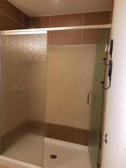 Brewhouse Inn and Suites - image 2